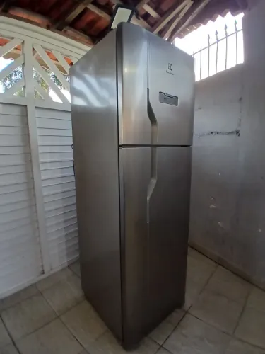 Geladeira Electrolux Inox frost free 