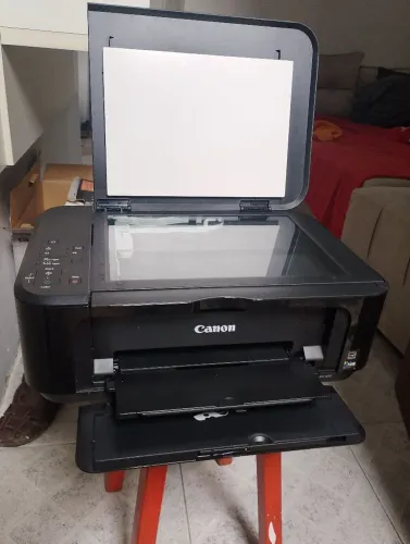 Impressora Canon - faltando precisando apenas de cartuchos e limpesa