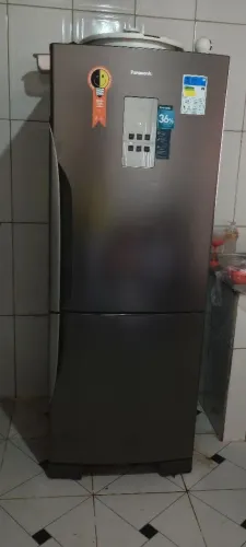 Essa geladeira Panasonic NR-BB53PV3XB 425L inverter