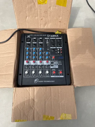 Mesa de som Starmix 220v 4-input 2-Bus USB 