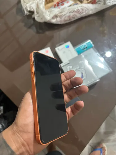 Iphone 11 na carcaça 17 pro