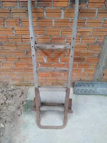 Carrinho de bebidas antigo para decoração 