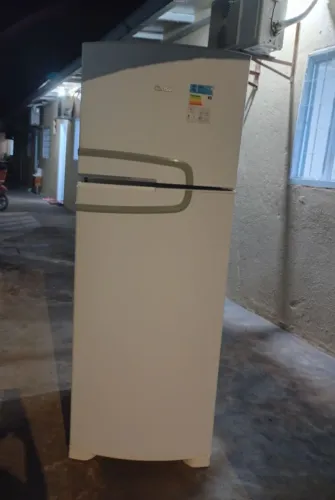 Geladeira Consul Frost Free funcionando perfeitamente vem conservada 