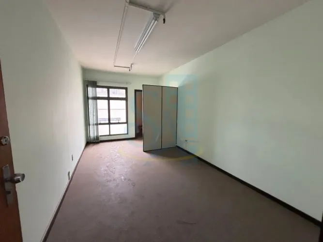 Sala Comercial no Centro de BH: 1 Sala, 1 Banheiro, 30,66m² - Venda ou Locação