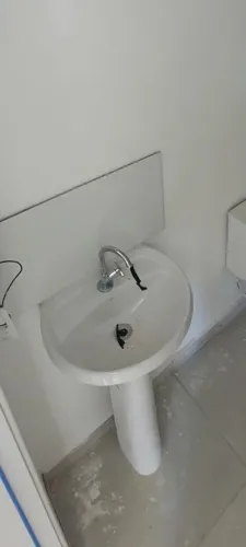 Pia de coluna Deca para banheiro