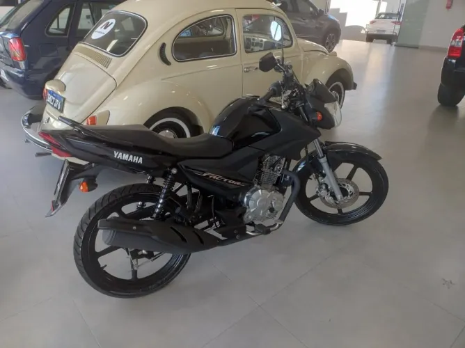 MOTO c/ apenas 6.900km