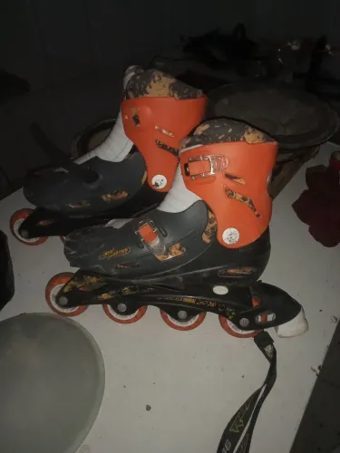 Patins número 37-38-39-40 tá guardado não estou usando mais