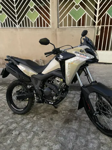 Sahara Adv 300 