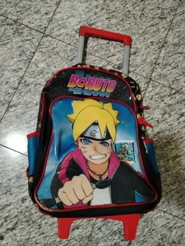 Mochila boruto de rodinha e também pode ser de carregar nas costas