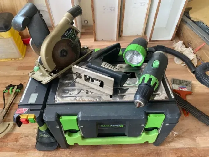 Maksiwa Power8 (serra circular + tico tico + parafusadeira + minibancada) a Bateria