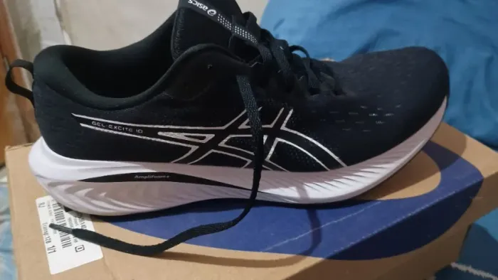 Tenis de academia novo