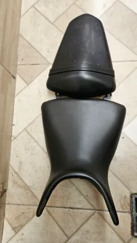 Par de bancos MT 03 / R3 pequenos detalhes