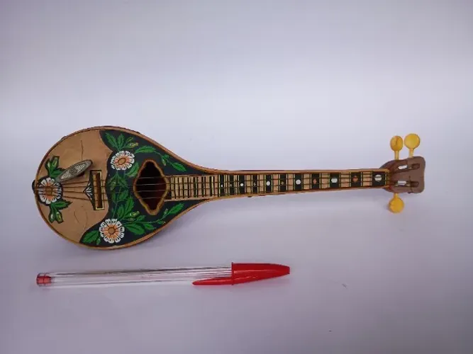 Caixa De Música Em Formato De Bandolim Sankyo 29cm Rara