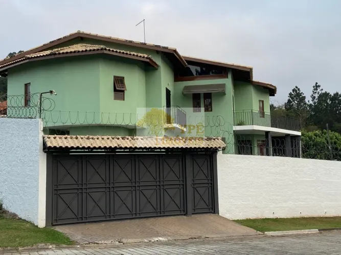 Casa em Condomínio de Luxo à Venda em Cotia-SP, Bairro Gramado: 4 Quartos, 4 Suítes, 3 Sal