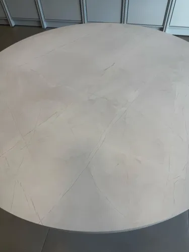 Mesa tampo de mdf que imita mármore