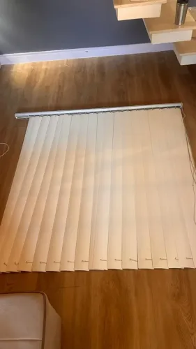 Conjunto de 3 Persianas Verticais Arizona Marfim - Completo com Trilhos e Bandôs