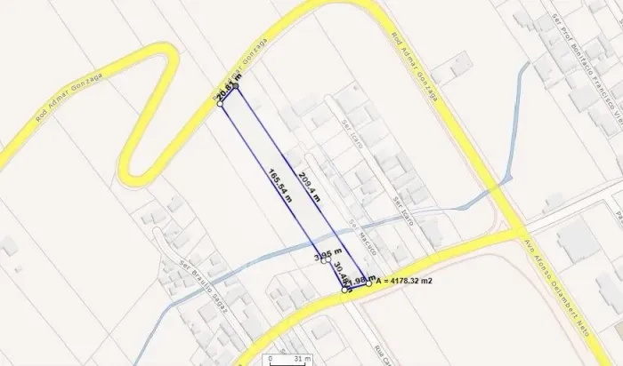 Terreno plano à venda no Canto da Lagoa