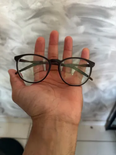Vendo armação de óculos na cor marrom