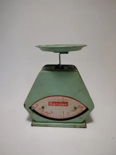 Pequena Balança de Cozinha Bender Antiga