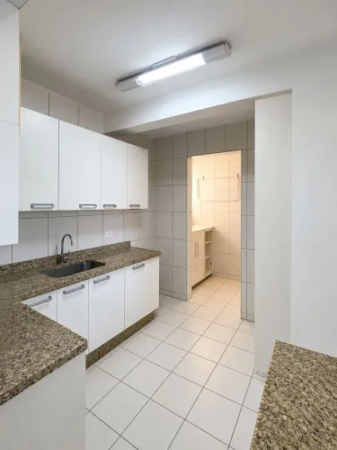 Apartamento à Venda no Edifício Maria Cândida em Maringá