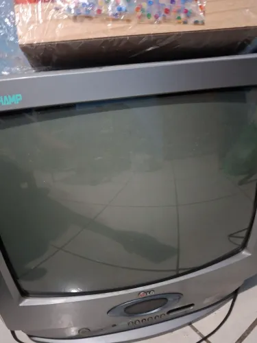 Televisão de tubo antiga