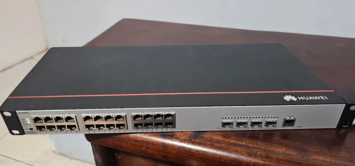Vendo switch huawei [ S5735-L24P4S-A1 ] 24 portas 4 portas FSP.     Valor R$ 1.900