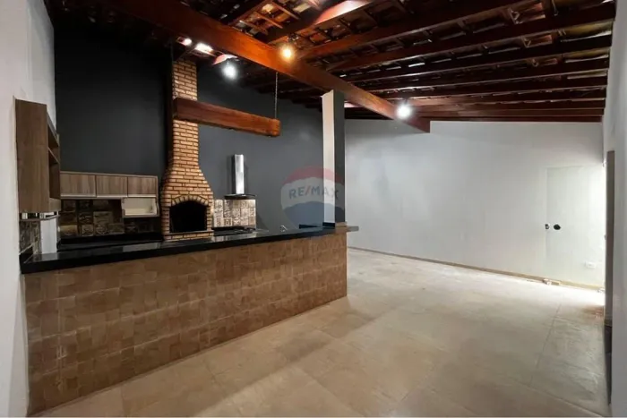 CASA MODERNA COM 3 QUARTOS, SUÍTE, CHURRASQUEIRA E GARAGEM COBERTA NO RESIDENCIAL ECOVILLE