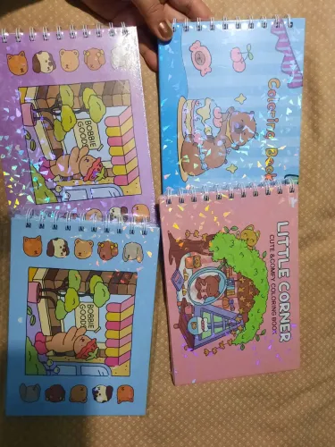 4 livros Bob Goods de capa Holográfica