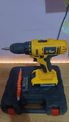 Parafusadeira/Furadeira impacto a bateria, Marca Tchê Black Tools