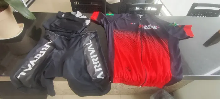 Bermuda + camiseta para bike/pedal