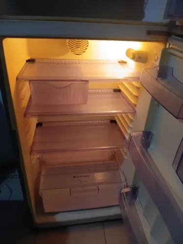 Vd Geladeira Plotada em bom estado