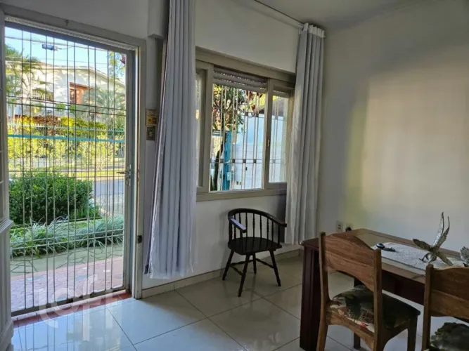 Casa à venda em Vila Ipiranga com 113 m², 3 quartos, 1 suíte, 4 vagas