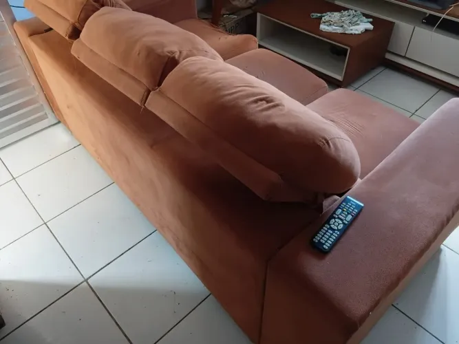 Vende se sofá cama e o jogo de sala 2000 reais