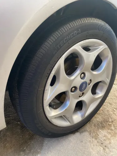 Pneus semi novos