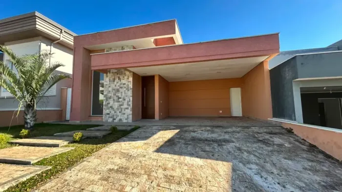 Casa de condomínio térrea para venda tem 150 metros quadrados com 3 quartos