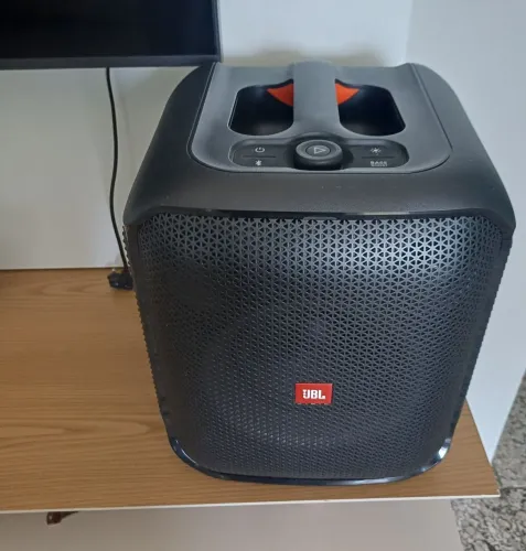 Vendo caixa de som JBL seminova