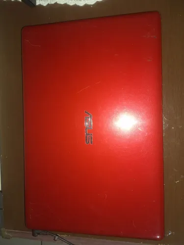 Notebook Asus acompanha carregador original