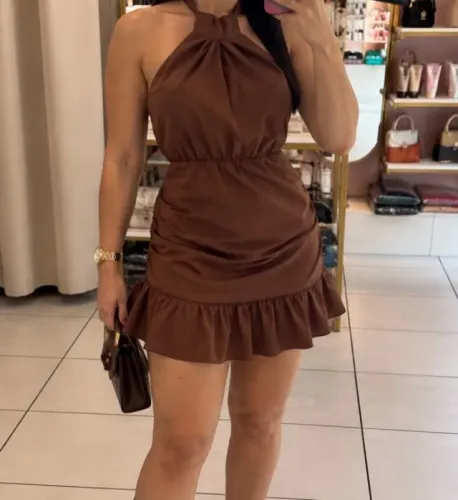 Vestido veste M/G.  Disponível na cor preta