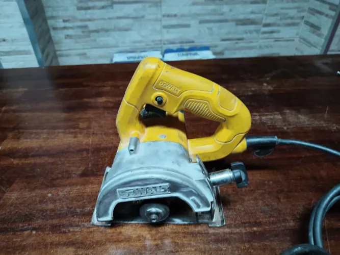 Serra mármore Dewalt