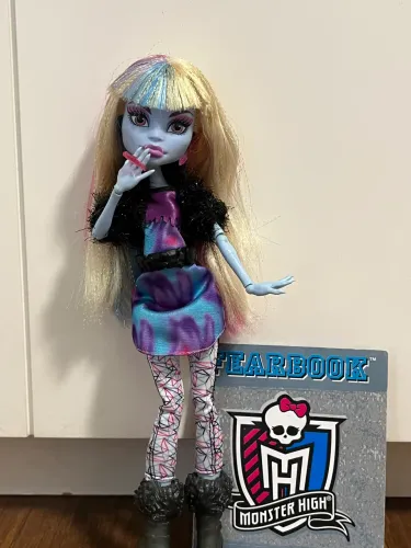 MONSTER HIGH- abbey picture day