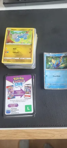Lote de 100 cartas Pokémon + 5 códigos +1 brilhante