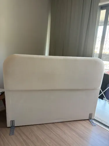Cabeceira queen estofada em tecido tipo linho