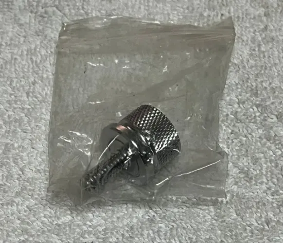 Parafuso cromado do assento traseiro para Harley Davidson dos anos 96-15 Sportster