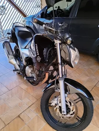 Fazer 250 2012 em ótimo estado