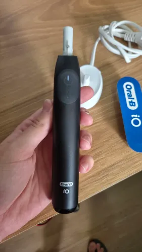 Escova de dentes elétrica Oral-B iO Series 3