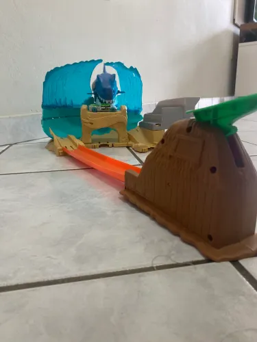 Pista hot wheels 1ano de uso