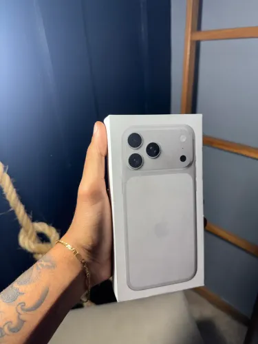 Iphone 17 Pro Max 256GB Silver Lacrado / 1 ano de garantia Apple / Parcelo em 12x /