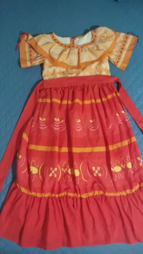 Vende vestido da Dolores veste até 16 anos