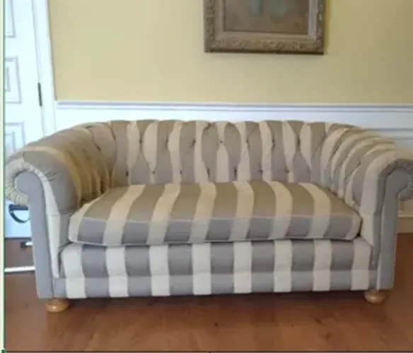Par de Sofás Clássico Chesterfield (2 Sofás de 2 lugares cada)- Estilo Vintage 