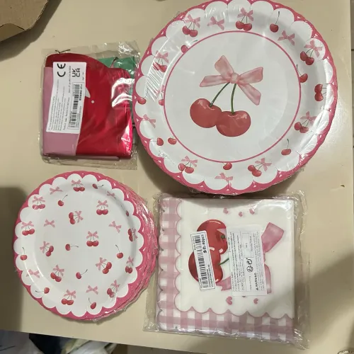 100 Pratinhos cerejinhas + 40 guardanapo